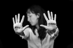 detener la violencia contra las mujeres foto