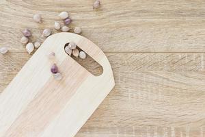 Top view Garlic on wood chopping board photo