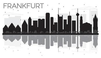 horizonte de la ciudad de frankfurt silueta en blanco y negro con reflejos. vector
