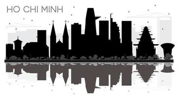 silueta en blanco y negro del horizonte de la ciudad de ho chi minh con reflejos. vector