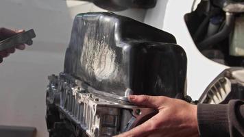 reparación de motores de automóviles en el taller de reparación video