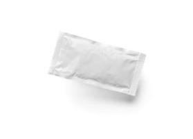 Paquete de condimento blanco en blanco flotando aislado sobre fondo blanco. foto