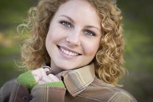 bastante, joven, mujer sonriente, retrato foto