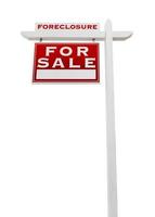 Ejecución hipotecaria a la izquierda vendido en venta signo de bienes raíces aislado en blanco. foto