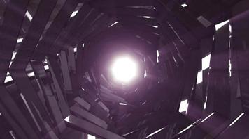 um túnel rotativo de metal escuro com paredes de nervuras e linhas em forma de hexágono com reflexos de raios luminosos. fundo abstrato. vídeo em 4k de alta qualidade, design de movimento video