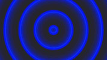 blauer fetter Kreis einfach flach geometrisch auf dunkelgrauer schwarzer Hintergrundschleife. video