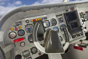 cabina de un avión cessna. foto