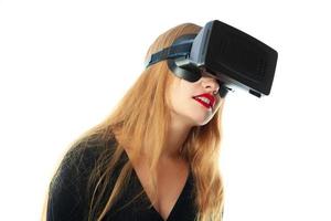 mujer con casco de realidad virtual foto