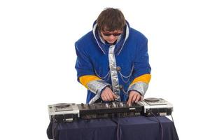 dj con el mezclador foto