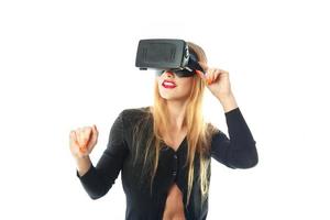 mujer con casco de realidad virtual foto