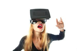 mujer con casco de realidad virtual foto