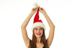 chica de belleza alegre con sombrero de santa foto