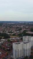 Luftbild der Stadt im Hoch- und Hochformat video