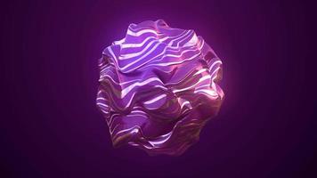 morphing de una esfera púrpura, una bola de líquido fundido iridiscente brillante hermosa que brilla intensamente sobre un fondo azul oscuro. fondo abstracto. video en alta calidad 4k, diseño de movimiento