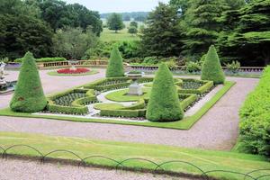 una vista de un jardín en cheshire foto