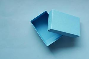 vista superior de la caja vacía de color azul foto