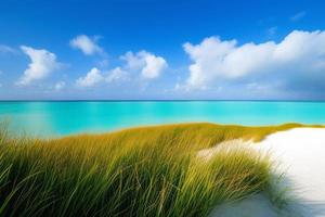 hermosa playa tropical con océano azul. concepto de vacaciones de verano de fondo de playa de paraíso tropical de arena blanca. foto