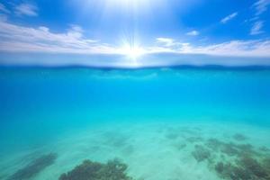 escena submarina. arrecife de coral del océano bajo el agua. mundo marino bajo el fondo del agua. foto