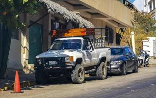 puerto escondido oaxaca mexico 2022 varias camionetas mexicanas autos 4x4 vehiculos todoterreno mexico. foto