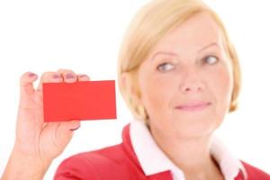 mujer sosteniendo tarjeta de visita foto