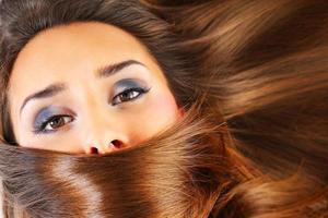 mujer con cabello sano foto