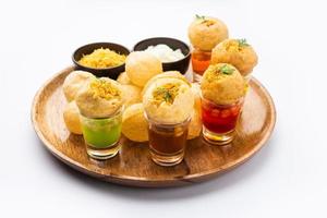 chupitos de panipuri o chupitos de golgappa foto