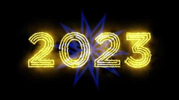 texte 2023 animation et boules de noël volantes isolées sur fond noir, 2023 nouvel an, modèle de conception joyeux 2023 nouvel an concept vacances animer carte video