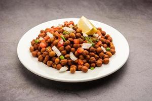 desayuno callejero indio chana chaat también conocido como chana masala, chola chana chaat foto