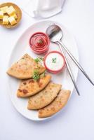 aloo gobi paratha foto