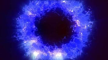 trogen abstrakt flerfärgad exploderande ringar cirklar lysande strålnings magisk energi på svart bakgrund. abstrakt bakgrund. video i hög kvalitet 4k