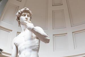 david escultura de michelangelo buonarroti - 1501. la obra maestra del arte renacentista. foto