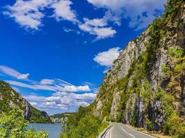 carretera del danubio en djerdap en serbia foto