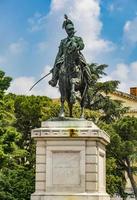 monumento a vittorio emanuele el segundo, rey de italia en la plaza bra en verona, italia foto