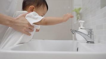 Mother practice Toddler for Turn off the water after not use for saves energy.Save water for reduces global warming for future.Close up and slow-motion vdo for SAVE concept. video