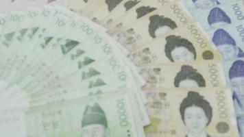 valutan i korea som används för att representera värde i utbyte och won är den huvudsakliga valutan för det koreanska folket. Koreanska vann sedlar för pengar koncept bakgrund. video