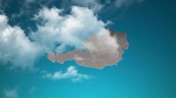 österreich länderkarte mit zoom in realistischen wolken fliegen durch. kamera zoomt in den himmelseffekt auf der österreichischen karte. hintergrund geeignet für unternehmenseinführungen, tourismus, präsentationen. video