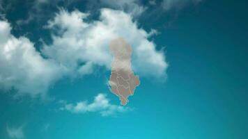 albanien landkarte mit zoom in realistischen wolken fliegen durch. Kamera zoomt in den Himmelseffekt auf der Albanien-Karte. hintergrund geeignet für unternehmenseinführungen, tourismus, präsentationen. video