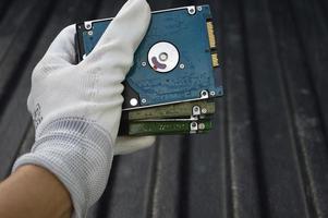 2.5-inch hard disk drives are still popular. photo