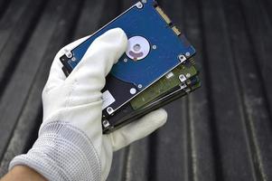 2.5-inch hard disk drives are still popular. photo