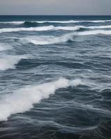 fotografía de las olas del mar foto