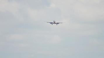 AMSTERDAM, THE NETHERLANDS JULY 25, 2017 - British Airways Embraer 190 G LCYR approaching before landing on runway 18R Polderbaan. Shiphol Airport, Amsterdam, Holland video