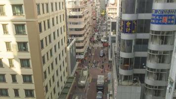 hong kong 8 de noviembre de 2019 - vista aérea cruce de la calle bowring con nathan road, lapso de tiempo. vista desde hotel prudencial video