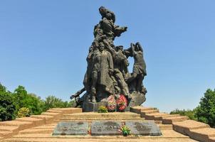 monumento a babi yar en kiev, 2021 foto