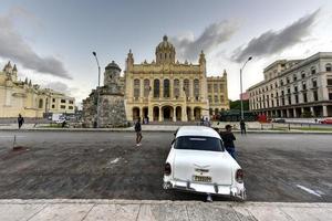 la habana, cuba - 8 de enero de 2017 - museo de la revolución en la habana. el palacio fue la sede del gobierno cubano durante 40 años. foto