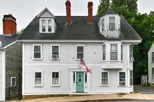 plymouth, ma - 3 de julio de 2020 - calle leyden, creada en 1620 por los peregrinos, y afirma ser la calle habitada más antigua de las trece colonias de la américa del norte británica. foto