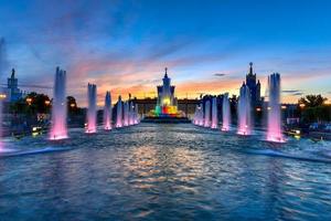 la fuente de flores de piedra en vdnh, el centro de exposiciones de toda Rusia en moscú, rusia. foto