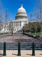 Washington, DC - 3 de abril de 2021 - nueva seguridad y vallado en el capitolio de la nación después de que el edificio fuera asaltado por alborotadores que apoyaban a Trump. foto