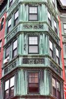 tripartito de cobre, ventanales en el barrio del extremo norte de boston, massachusetts. foto