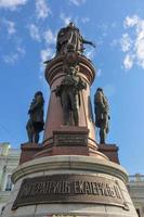 monumento de catalina ii la grande y a los fundadores de odessa en odessa, ucrania. fue construido en 1900. en 1920 fue desmontado por los comunistas y restaurado nuevamente en 2007. foto