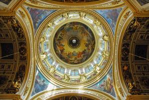 interior de la catedral de san isaac, hito icónico en st. petersburgo, rusia, 2022 foto